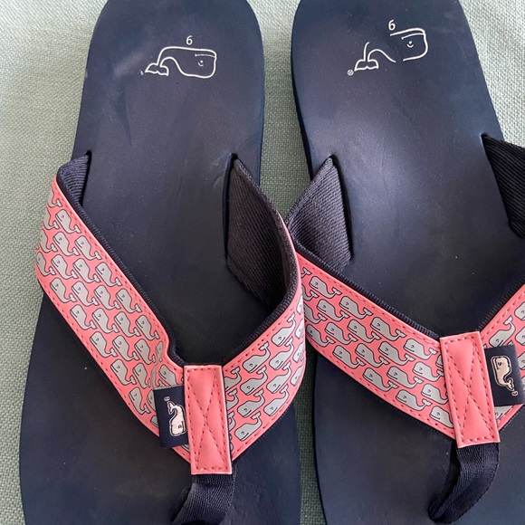 Vineyard Vines Shoes - Vineyard Vines Women’s flip flops. Size 9